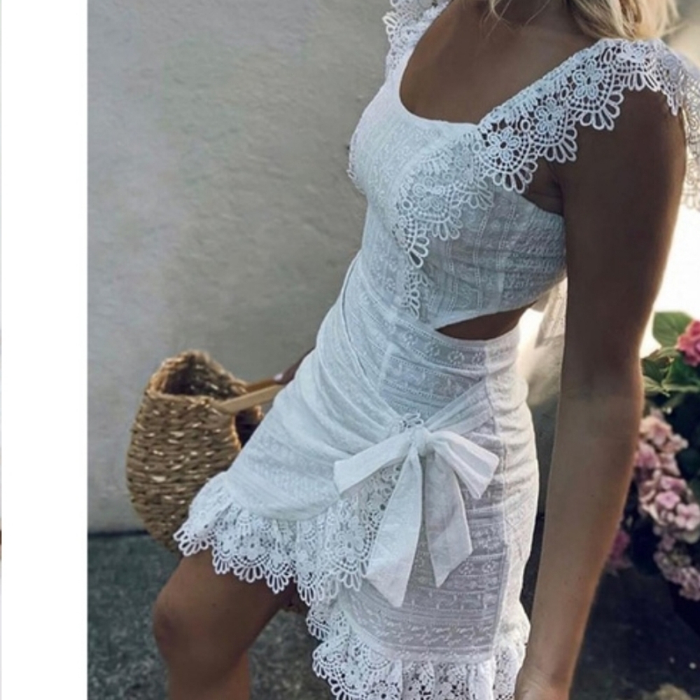 SOLD CLASSIC BOHO WHITE LACE OPEN BACK TIE UP MINI DRESS - Picture 3 of 5